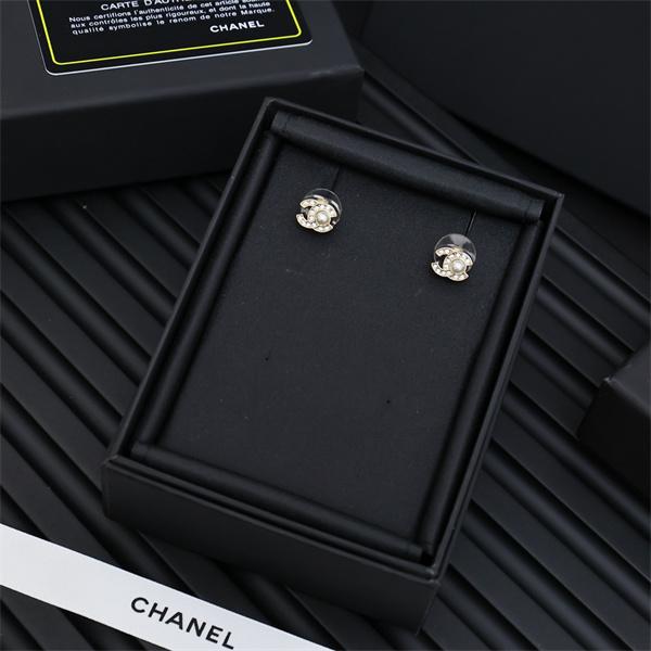 冬ファッションの定番   季節感溢れる秋らしいコーデ シャネルピアス コピー 激安(日本最大級)