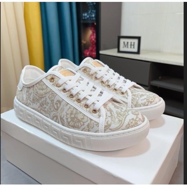 2025大好評　VERSACE-ヴェルサーチ　スニーカーコピー