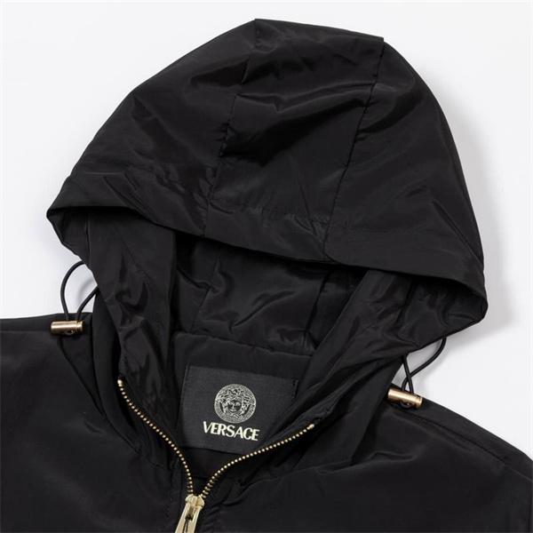 VERSACE ヴェルサーチジャケットコピー大人っぽさがアップする エレガンスな雰囲気に_ブランド コピー 激安(日本最大級)