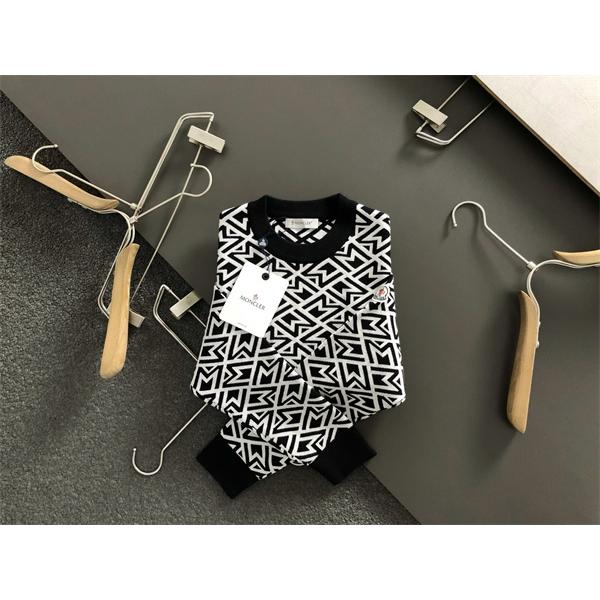 落ち着いた秋冬ファッション 2025-26着こなし モンクレール セーターコピーMONCLER 激安(日本最大級)