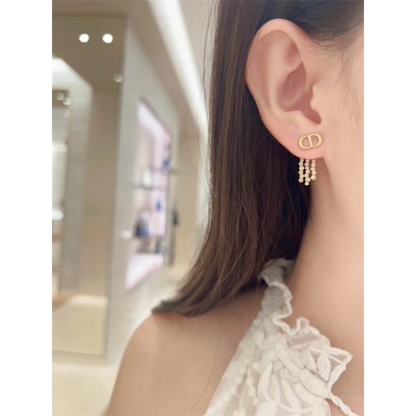 冬コーデの名脇役 DIOR 寒い季節の王道アイテム ディオール ピアス コピー 激安(日本最大級)