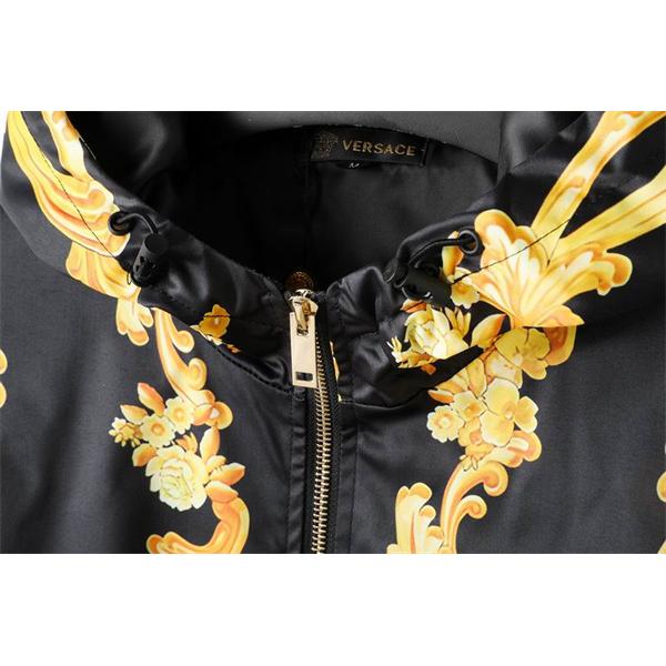 ナチュラルコーデに使いやすい ヴェルサーチジャケットコピー VERSACE _ブランド コピー 激安(日本最大級)