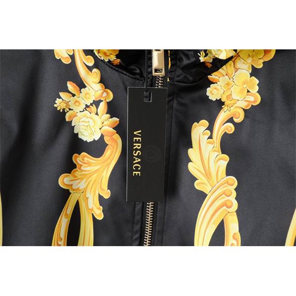 ナチュラルコーデに使いやすい ヴェルサーチジャケットコピー VERSACE _ブランド コピー 激安(日本最大級)