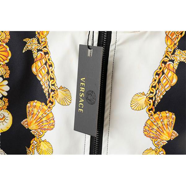 ヴェルサーチジャケットコピーVERSACE 2025年秋冬最新のトレンド_ブランド コピー 激安(日本最大級)
