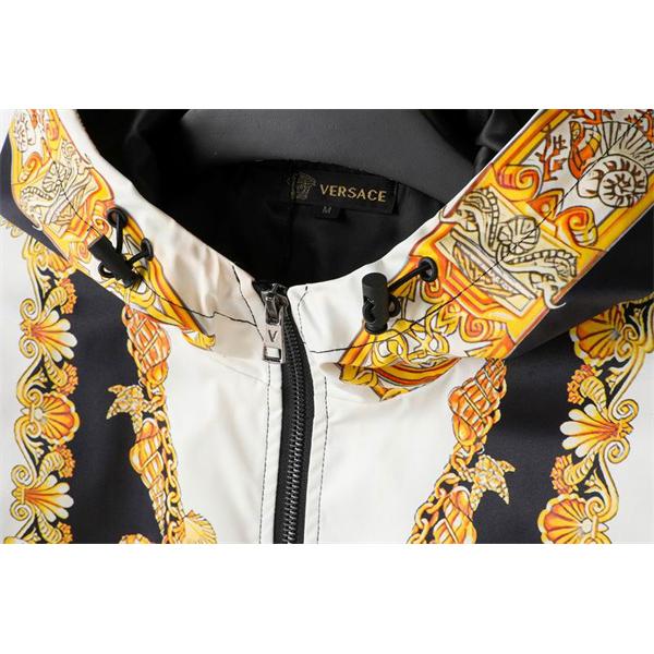 ヴェルサーチジャケットコピーVERSACE 2025年秋冬最新のトレンド_ブランド コピー 激安(日本最大級)