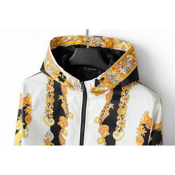 ヴェルサーチジャケットコピーVERSACE 2025年秋冬最新のトレンド_ブランド コピー 激安(日本最大級)