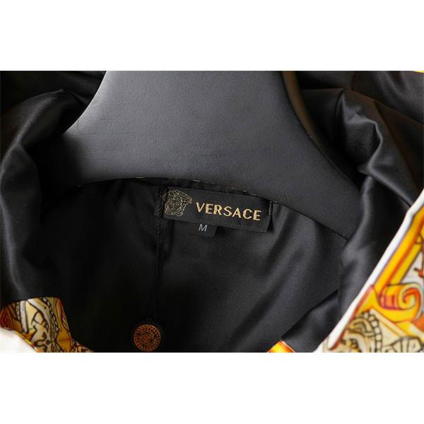 ヴェルサーチジャケットコピーVERSACE 2025年秋冬最新のトレンド_ブランド コピー 激安(日本最大級)