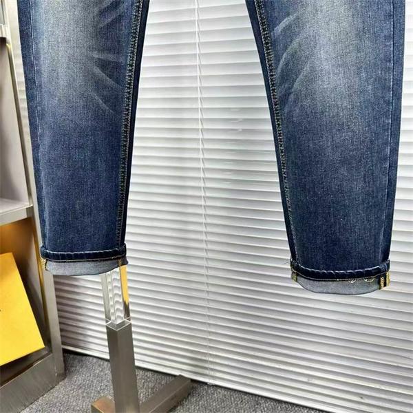 確定となる上品 VERSACE 爽やかなコーデにぴったり ヴェルサーチジーンズ ブランド コピー 激安(日本最大級)