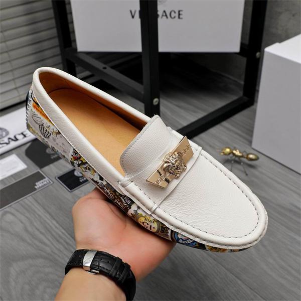 ヴェルサーチビジネスシューズ コピー2025超目玉 カジュアルシューズ 抗菌防臭加工_ VERSACE  激安(日本最大級)