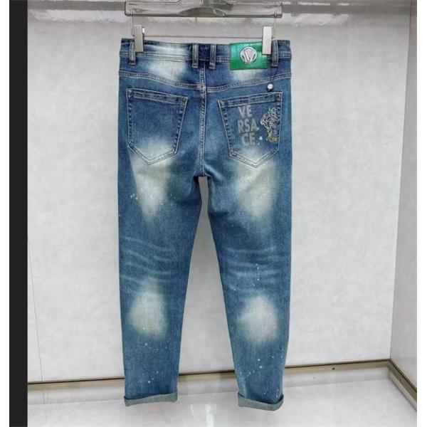 高評価人気品2025話題となる　ヴェルサーチジーンズ　コピー VERSACE__ブランド 激安(日本最大級)