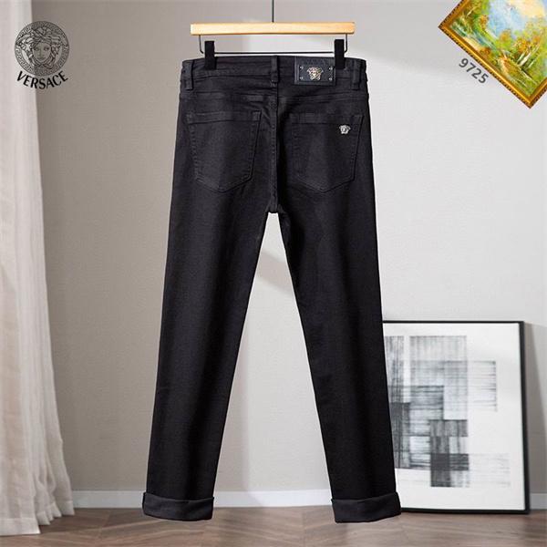華やかさを一瞬で引き上げ 機能も見た目も素敵 ヴェルサーチジーンズコピー VERSACE  激安(日本最大級)