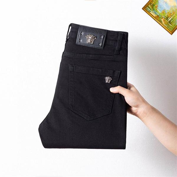 華やかさを一瞬で引き上げ 機能も見た目も素敵 ヴェルサーチジーンズコピー VERSACE  激安(日本最大級)