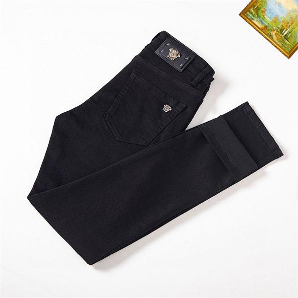 華やかさを一瞬で引き上げ 機能も見た目も素敵 ヴェルサーチジーンズコピー VERSACE  激安(日本最大級)