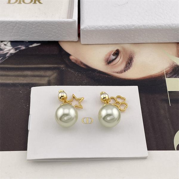 冬の最旬コーデに仕上げる ディオール DIOR ピアスコピー 激安(日本最大級)