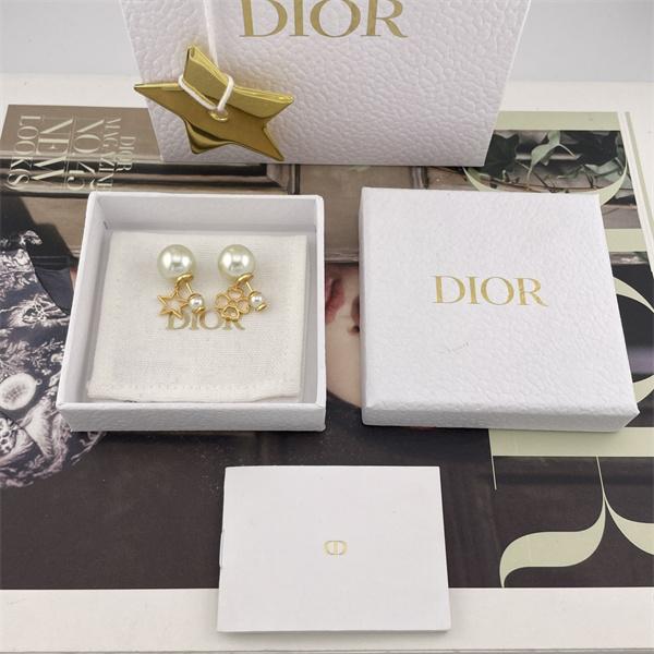 冬の最旬コーデに仕上げる ディオール DIOR ピアスコピー 激安(日本最大級)