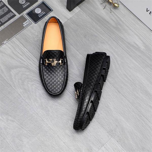 注目度の高い ヴェルサーチ 靴コピーVERSACE 極上シューズ お買い得特価 希少!_ 激安(日本最大級)