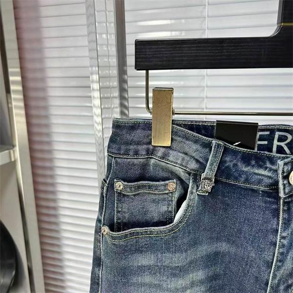 VERSACE 春夏になると流行する ヴェルサーチ ジーンズ_ブランド コピー 激安(日本最大級)