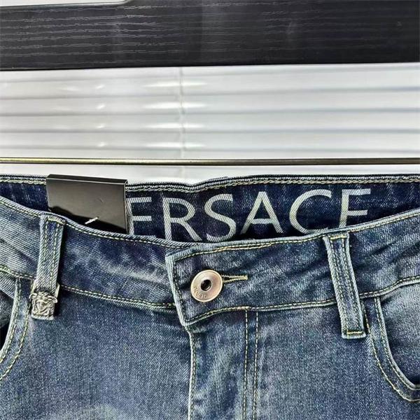 VERSACE 春夏になると流行する ヴェルサーチ ジーンズ_ブランド コピー 激安(日本最大級)
