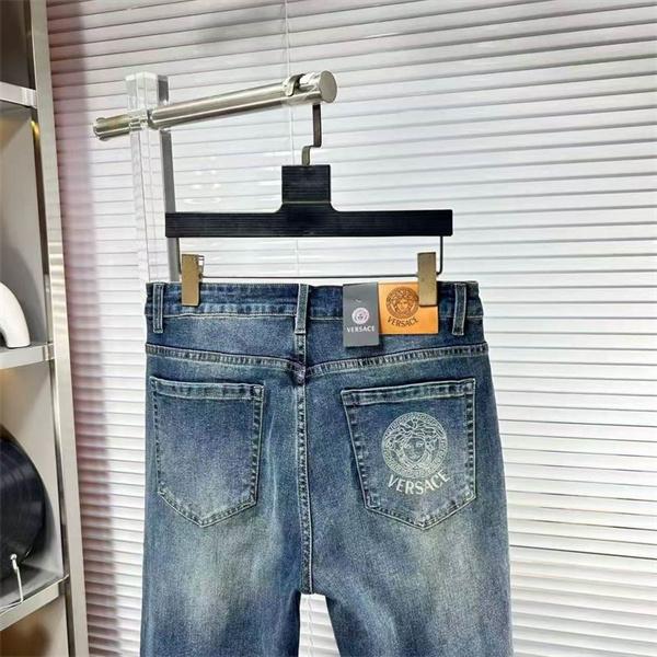 VERSACE 春夏になると流行する ヴェルサーチ ジーンズ_ブランド コピー 激安(日本最大級)
