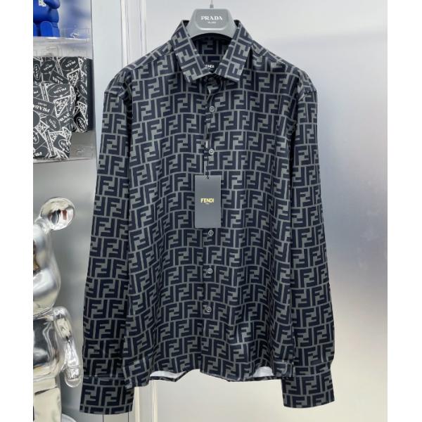 雑誌掲載人気アイテムFENDI 高評価人気品　フェンディシャ...