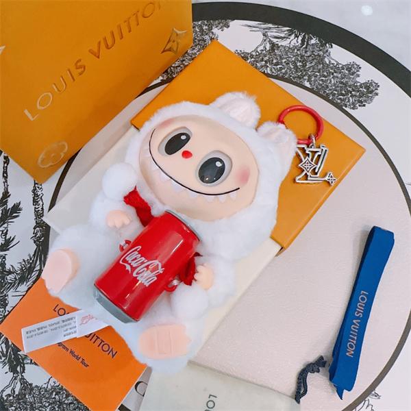 Labubu x LVストリートに人気アイテム  ルイ ヴィトンキーホルダー コピー ファッション