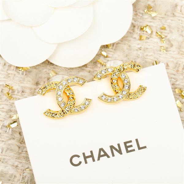 シャネルピアスコピー この秋におしゃれでかわいい着こなし激安(日本最大級)