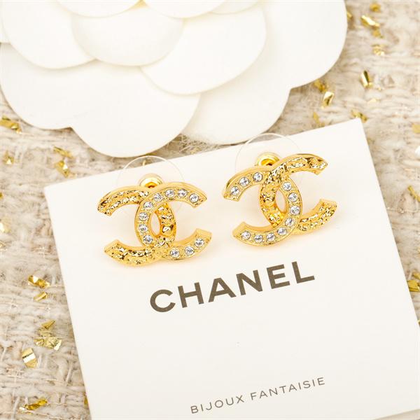 シャネルピアスコピー この秋におしゃれでかわいい着こなし激安(日本最大級)