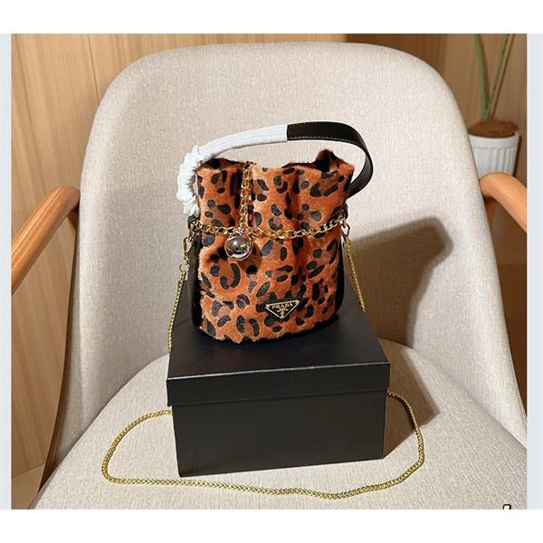 プラダショルダーバッグコピー 2WAY 優良品レディースバッ...