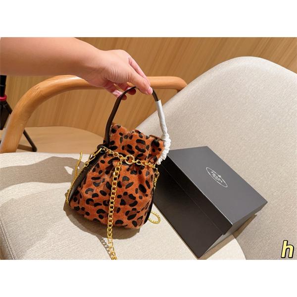 プラダショルダーバッグコピー 2WAY 優良品レディースバッグ激安通販 専門店