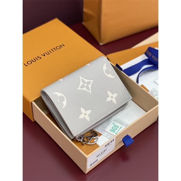 M13797 大人気　ルイヴィトン財布コピー 収納力抜群の長財布 モノグラム ヴェルニ ポルトフォイユ・サラ  激安(日本最大級)