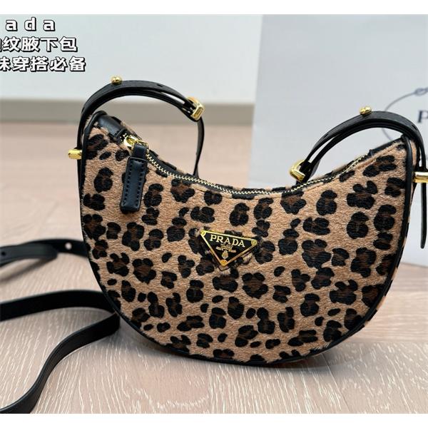 PRADA プラダショルダーバッグコピー 2025 高級感演出 レディースバッグブランド激安通販 専門店