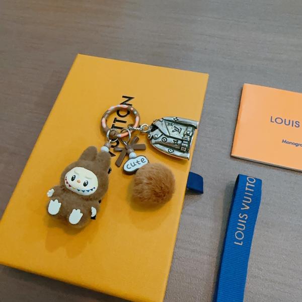 ルイ ヴィトン Labubu x LVキーホルダーコピー 存在感のある 2025-26春夏新作ブランド コピー 激安(日本最大級)