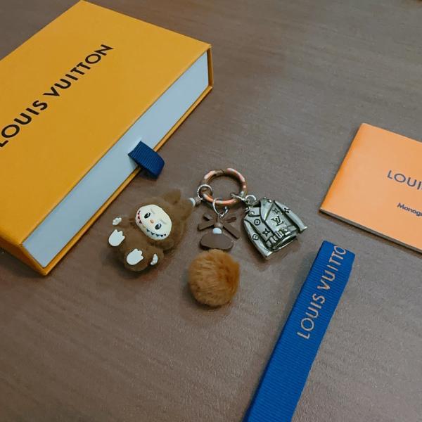 ルイ ヴィトン Labubu x LVキーホルダーコピー 存在感のある 2025-26春夏新作ブランド コピー 激安(日本最大級)