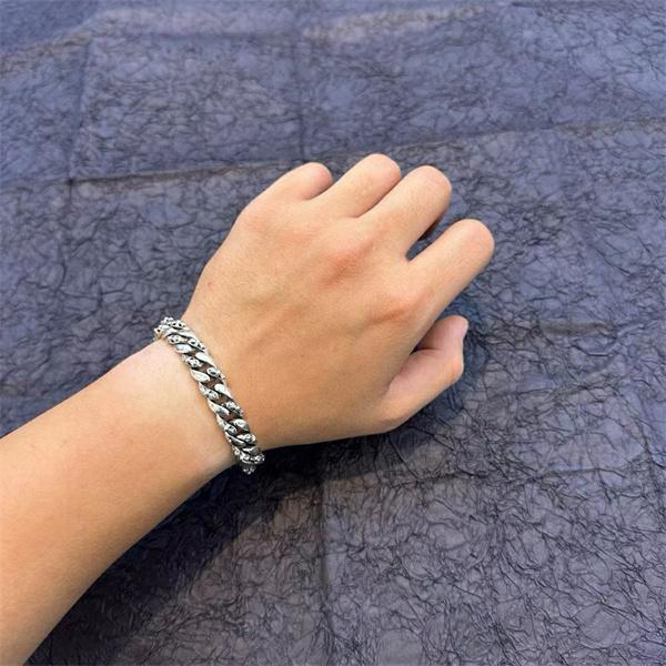 大人気2025春夏新作クロムハーツCHROME HEARTSプレスレットコピーシルバースタイリッシュな印象激安(日本最大級)