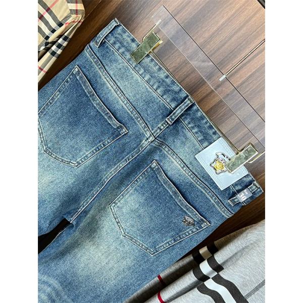 VERSACE 上品な輝きを放つ形春夏 ヴェルサーチジンーズスーパーコピー メンズ ストリート感あふれる