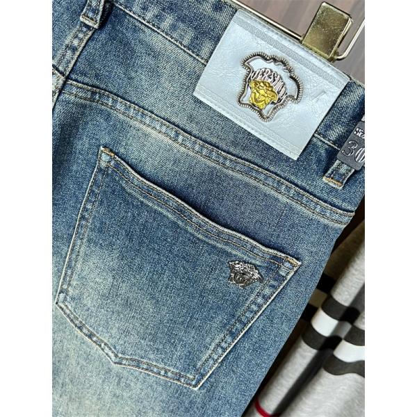 VERSACE 上品な輝きを放つ形春夏 ヴェルサーチジンーズスーパーコピー メンズ ストリート感あふれる