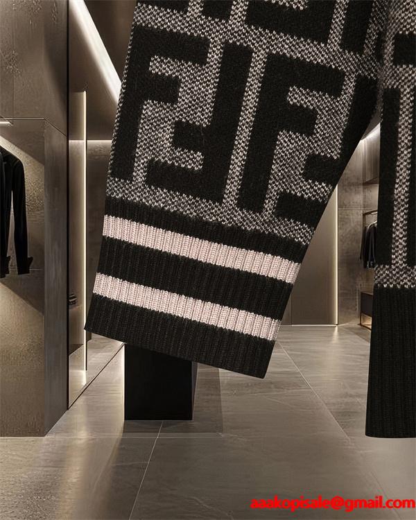 ニット セーター メンズ FFロゴ 総柄 グレー  長袖 FENDI フェンディ コピー