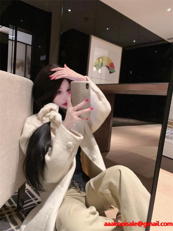 ３点セット LOEWE ロエベ スーパーコピー 秋冬映え アイボリー コート 上質素材 高級感 注目