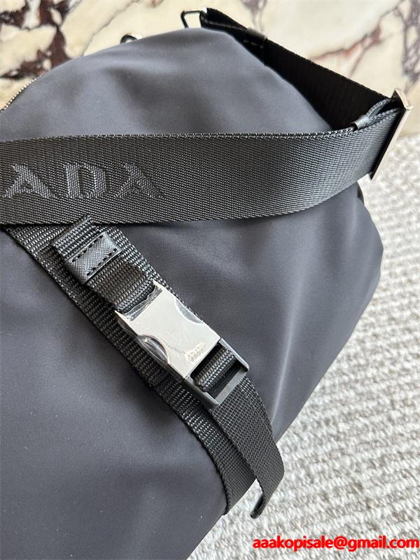 高級感 溢れる シャープな PRADA プラダ コピー デザイン ダッフルバッグ ブラック 人気商品