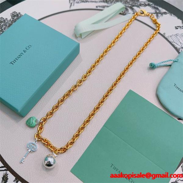 華やか印象 ゴールドトーン チャーム Tiffany&Co ティファニー コピー ネックレス 特別感