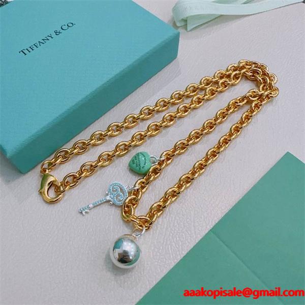 華やか印象 ゴールドトーン チャーム Tiffany&Co ティファニー コピー ネックレス 特別感
