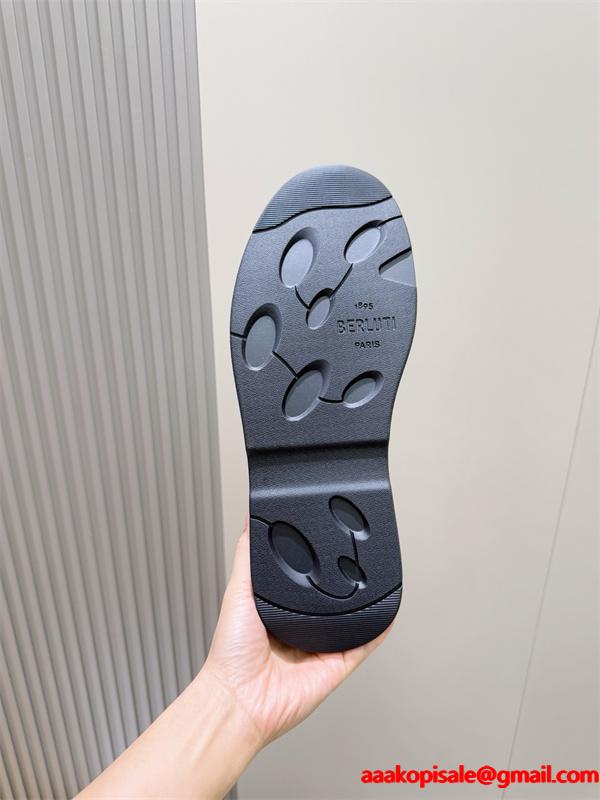 上質レザー レースアップ Berluti ベルルッティ コピー ショートブーツ 重厚感 演出
