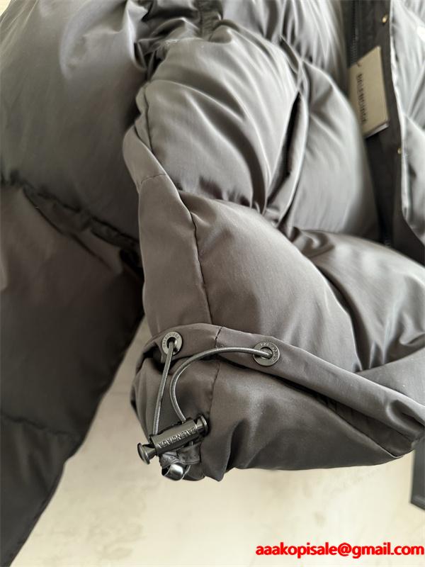 BALENCIAGA バレンシアガ コピー 注目度抜群 インパクト系 2026新作 ダウンジャケット