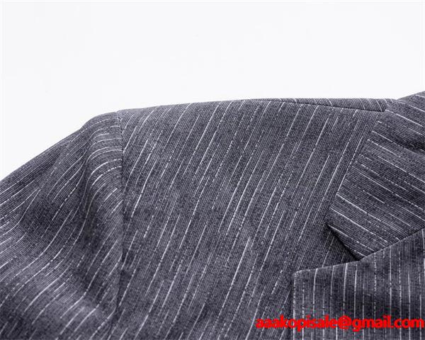 アルマーニ スーツジャケットコピーARMANI 2026秋冬の必需品 おしゃれなスタイリングが簡単に叶える 激安(日本最大級)