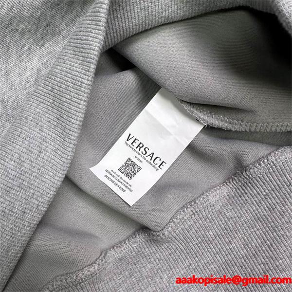 2026秋冬におすすめ着こなし ヴェルサーチパーカーコピー VERSACE  2色可選 激安(日本最大級)