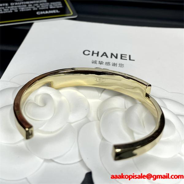 この秋トレンドに合わせる着こなし シャネルブレスレットコピー 激安(日本最大級)