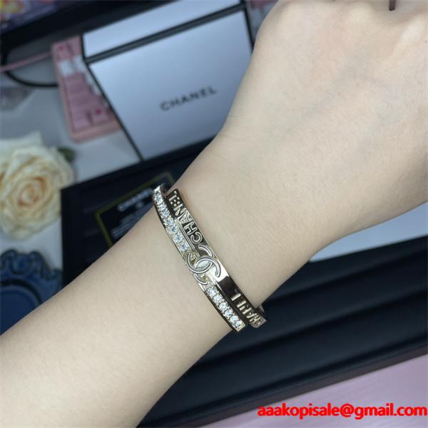 この秋トレンドに合わせる着こなし シャネルブレスレットコピー 激安(日本最大級)