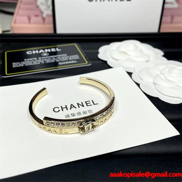 この秋トレンドに合わせる着こなし シャネルブレスレットコピー 激安(日本最大級)