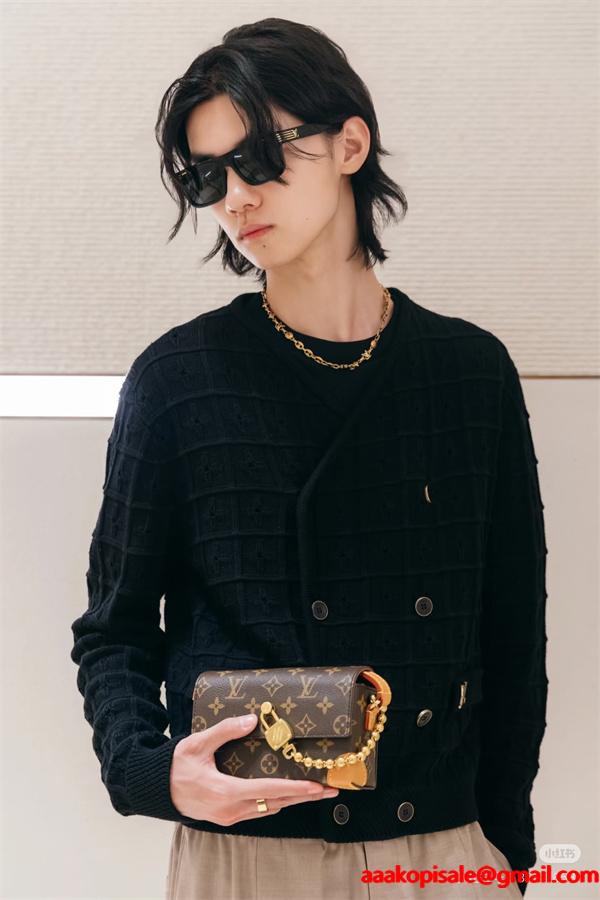 4色旅行好きの方々にオススメ  Louis Vuitton ルイ ヴィトンショルダーバッグ スーパーコピー メンズ 大容量