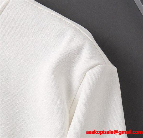 長く愛用できる 2026秋冬 ヴェルサーチトレーナーコピーVERSACE激安(日本最大級)